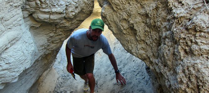 Day trip to the Mud Caves at Arroyo Tapiado in the Carrizo Badlands